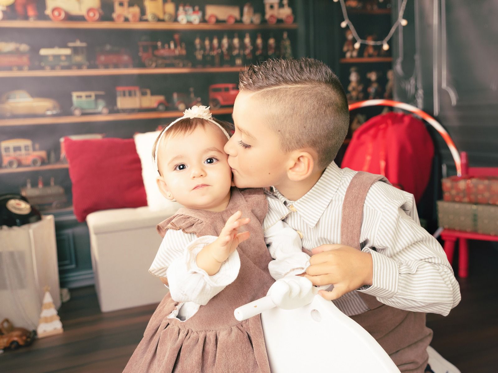 ¡Casi Agotada! La Colección Cisne de ByMiale Triunfa en las Sesiones de Fotos Familiares (¡No Te Quedes Sin Ella!)